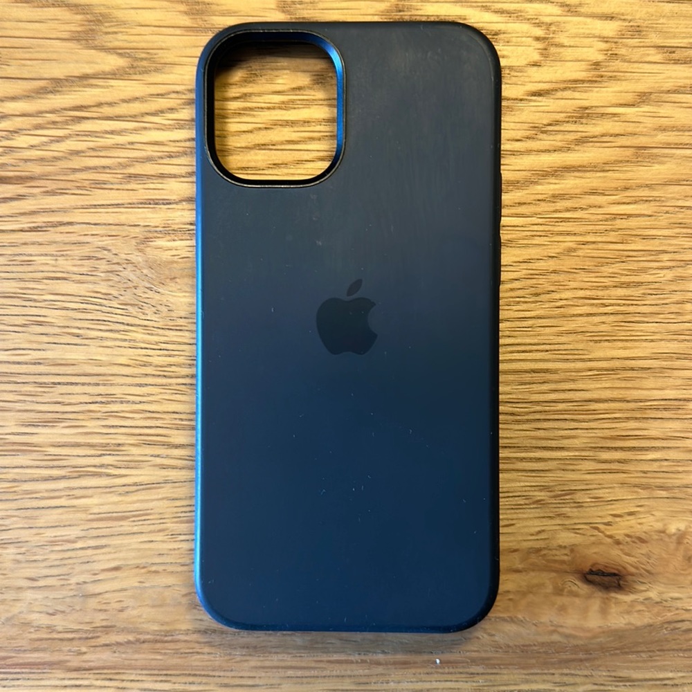 iPhone 12 mini Silicone Case with MagSafe - Black